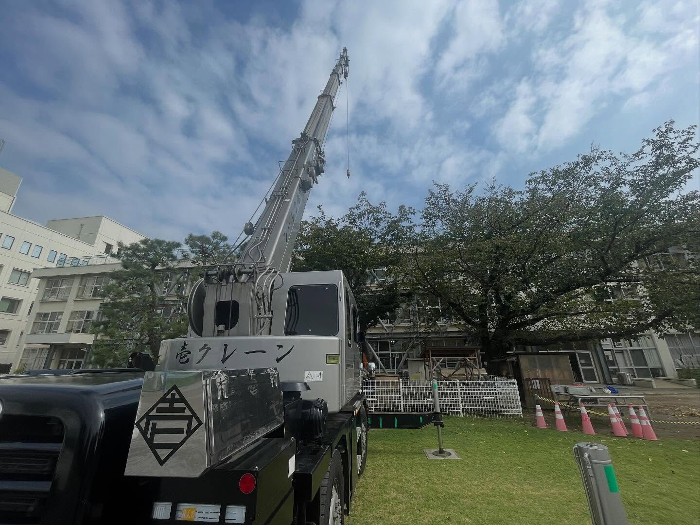 本日も昨日に引き続き、現場での作業を行っております🚧✨！13