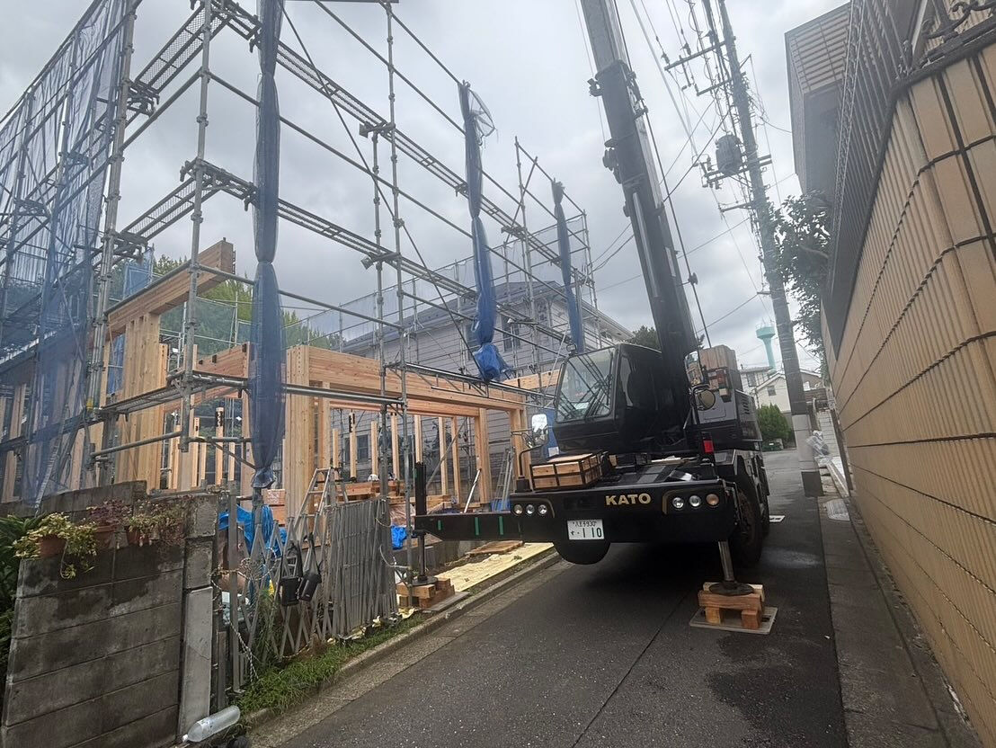 こんばんは！壱クレーン株式会社です🚜✨ 昨夜は渋谷区で13ト
