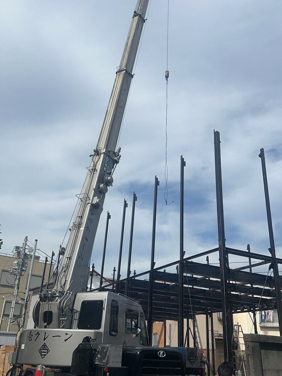 こんにちは、壱クレーン株式会社です！🚧✨今日は祝日作業のハイ