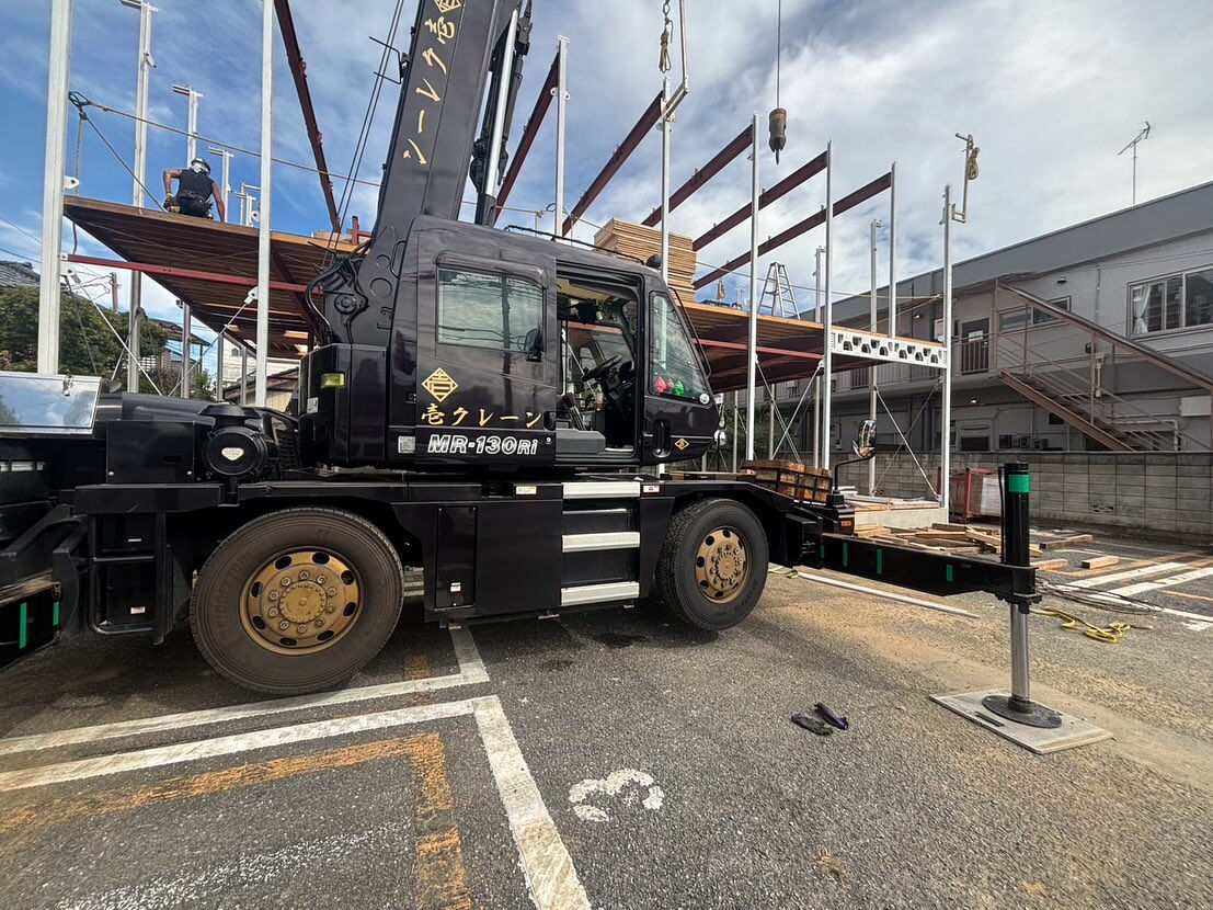 🌟こんにちは！今日も私たちのクレーンが各地で活躍中です💪🚧 