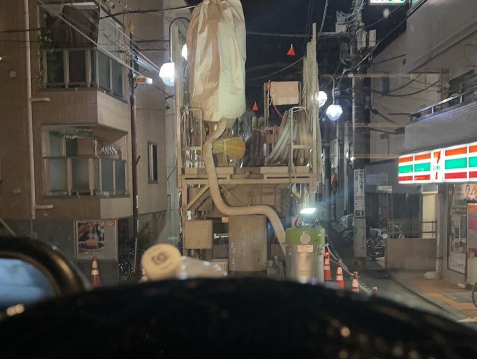 夜間作業、人孔マンホール、モルタル揚重