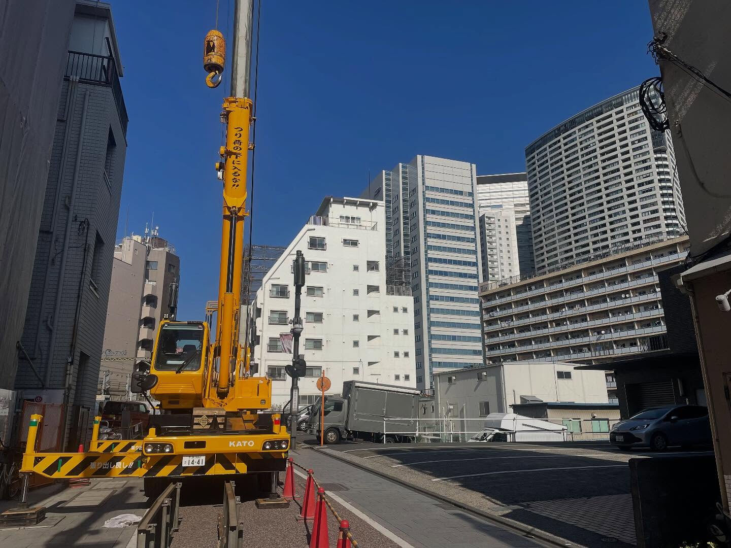 代官山で人孔マンホール、池袋でモルタル揚重、船橋でモデルルー