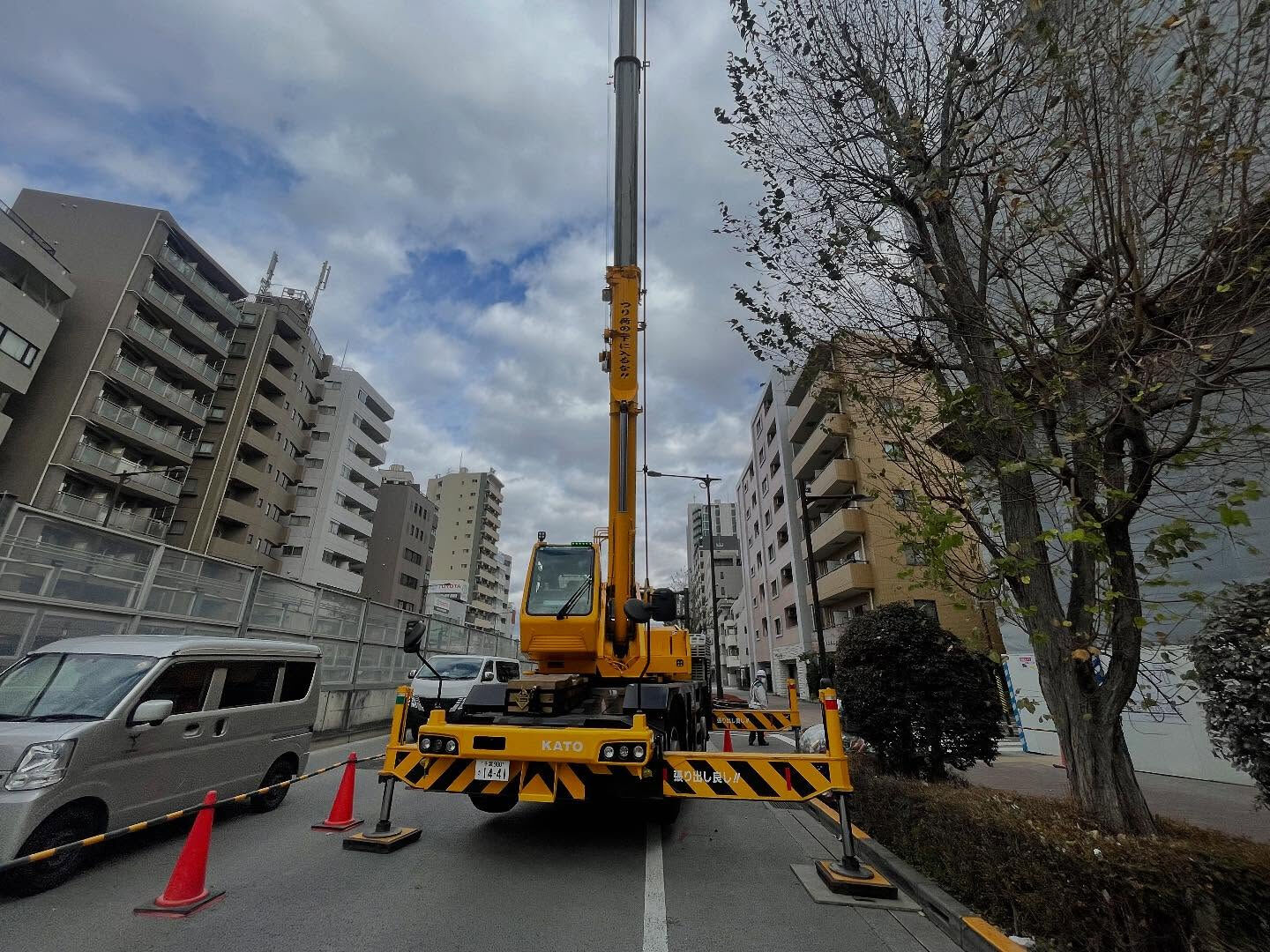 夜間作業、池袋、人孔マンホール