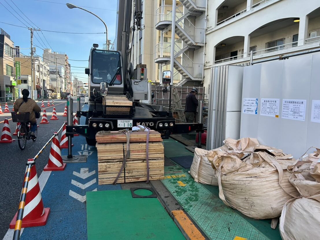 足場材、鉄筋材、鉄骨、残土埋め戻し