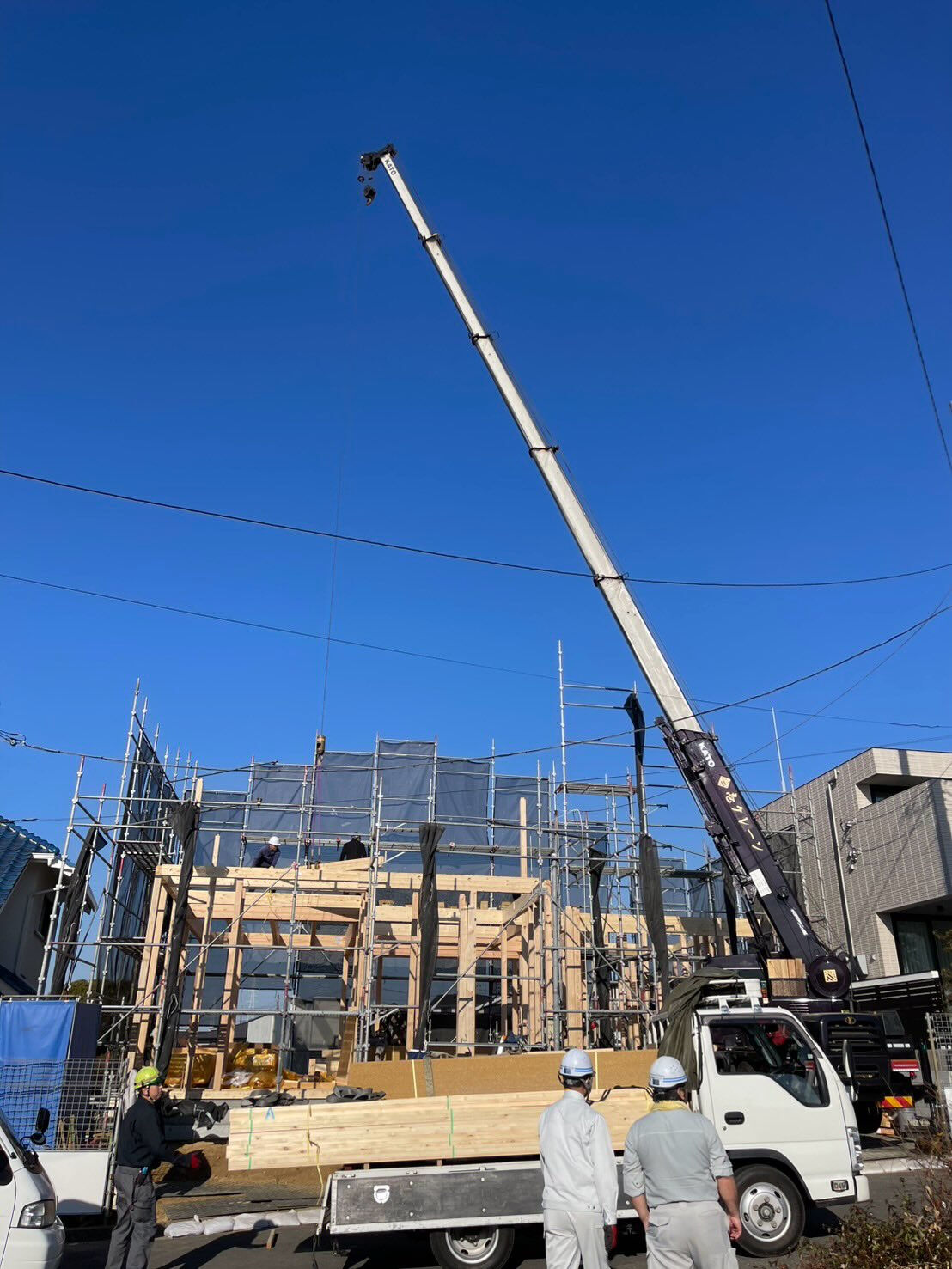 木造建て方、横田基地、朝一室外機、ユンボ荷揚げ