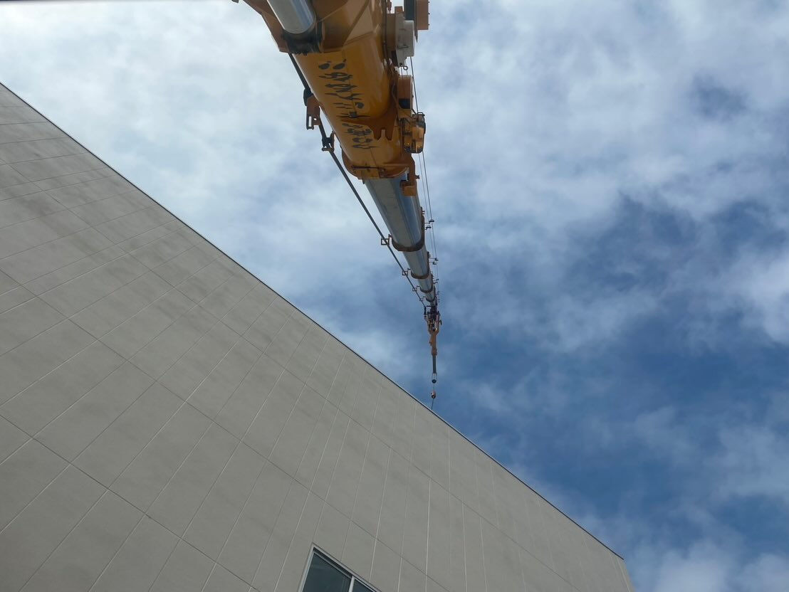 ユンボ、モルタル、木造建て方、伐採、機材、鉄板、蓄電池