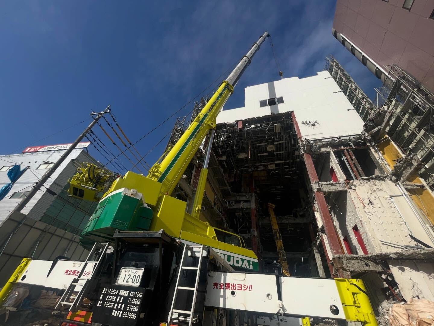 ユンボ、モルタル、木造建て方、伐採、機材、鉄板、蓄電池