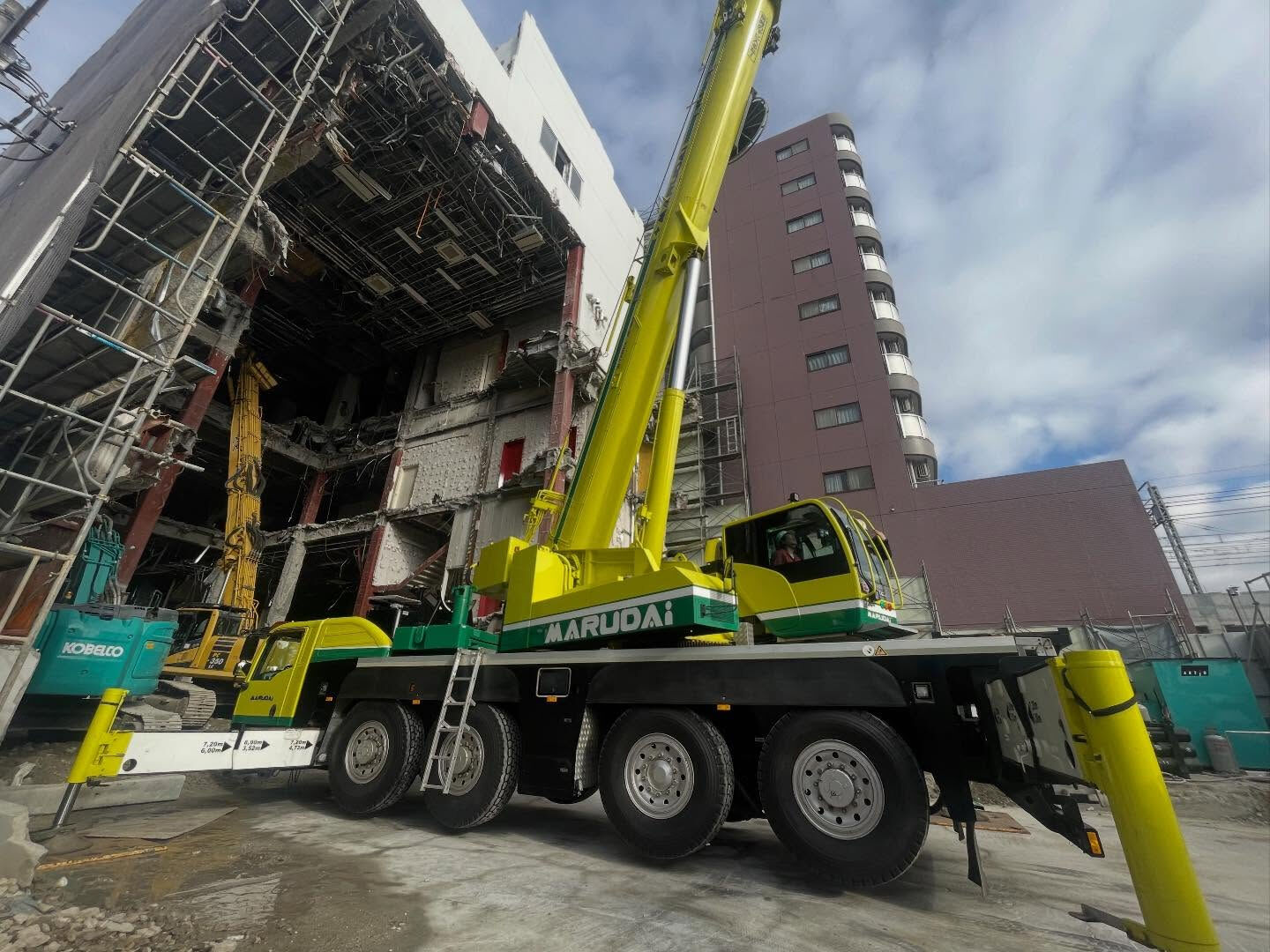ユンボ、モルタル、木造建て方、伐採、機材、鉄板、蓄電池