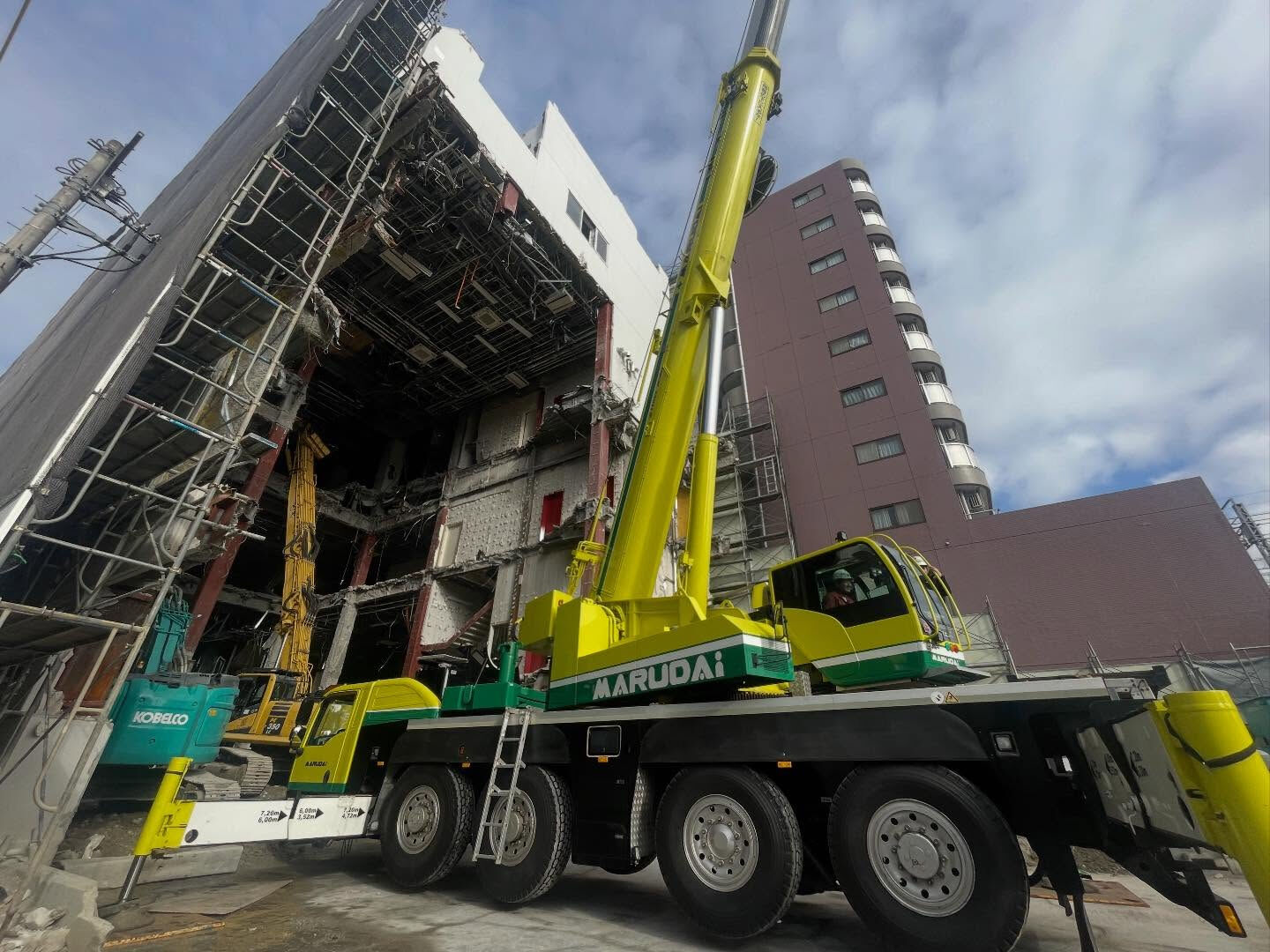 ユンボ、モルタル、木造建て方、伐採、機材、鉄板、蓄電池