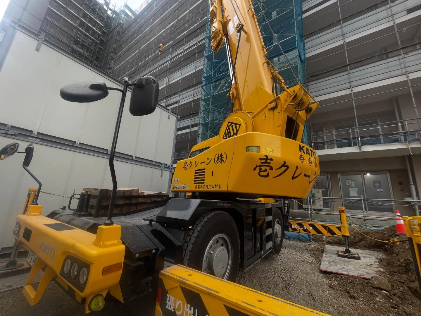 モルタル揚重、伐採作業、木造建て方作業、ユニットハウス解体
