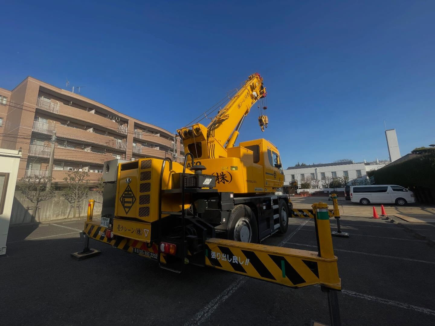 伐採作業、モルタル、木造建て方、資材