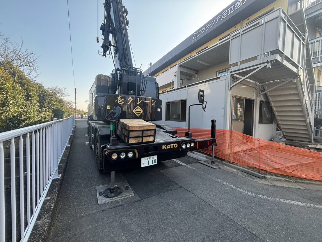 伐採作業、モルタル、木造建て方、資材