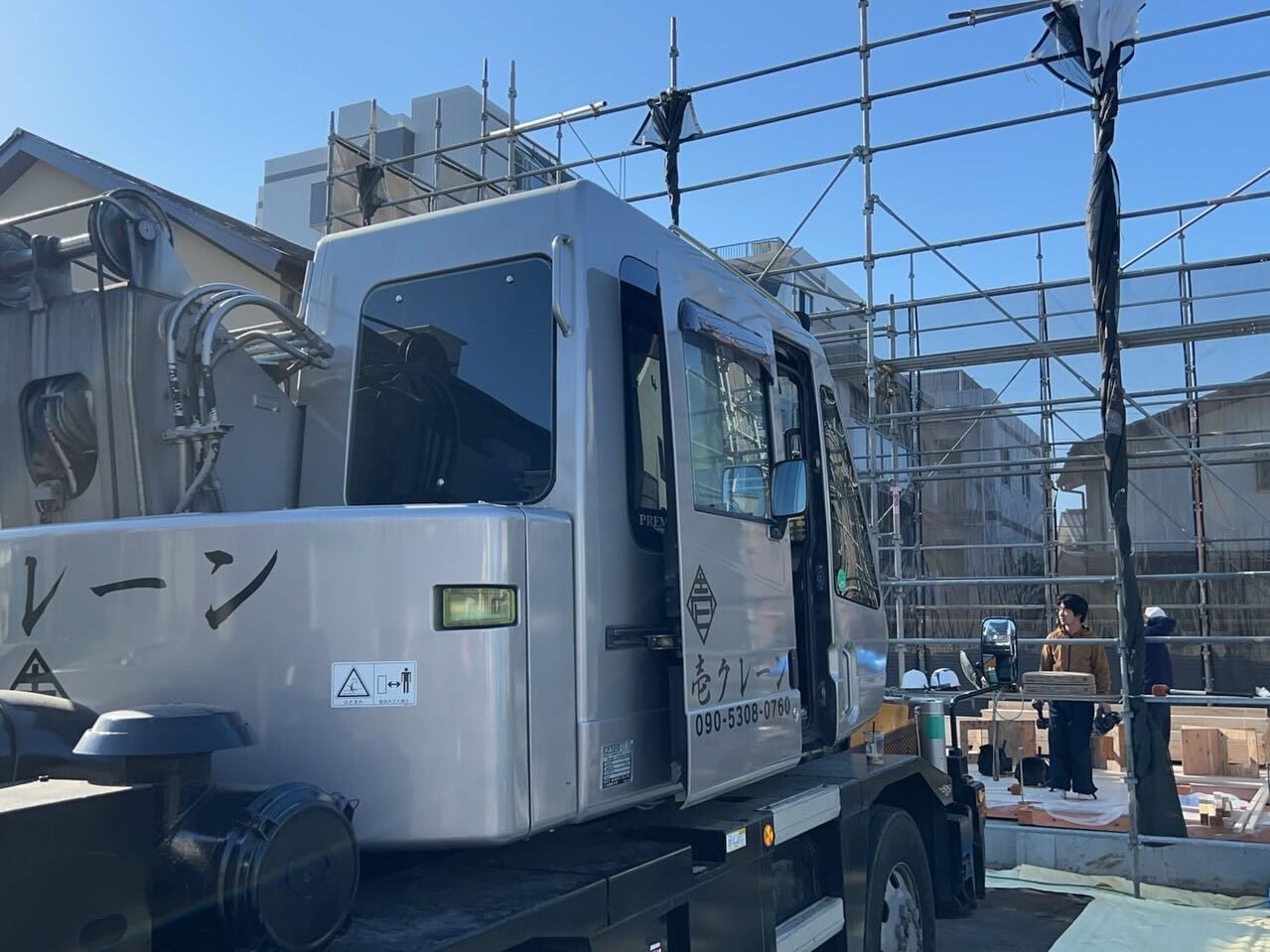 モデルルーム解体作業、木造建て方作業、仮設トイレ揚重作業