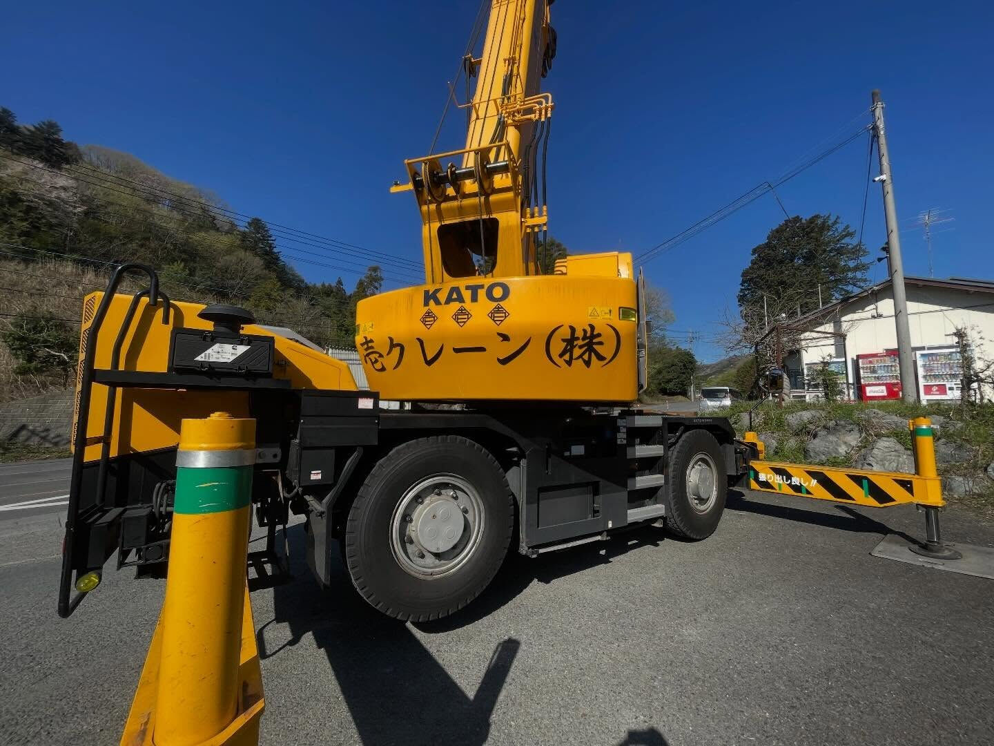 モデルルーム解体作業、木造建て方作業、仮設トイレ揚重作業