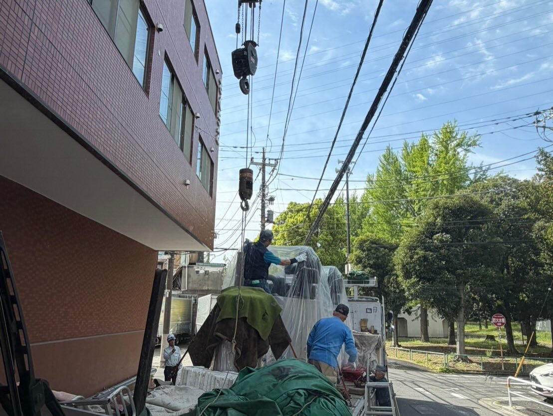 墓石基礎揚重作業、木造建て方作業、ボイラー交換作業、大型洗車