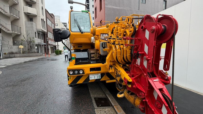 墓石揚重作業、ユンボ揚重作業