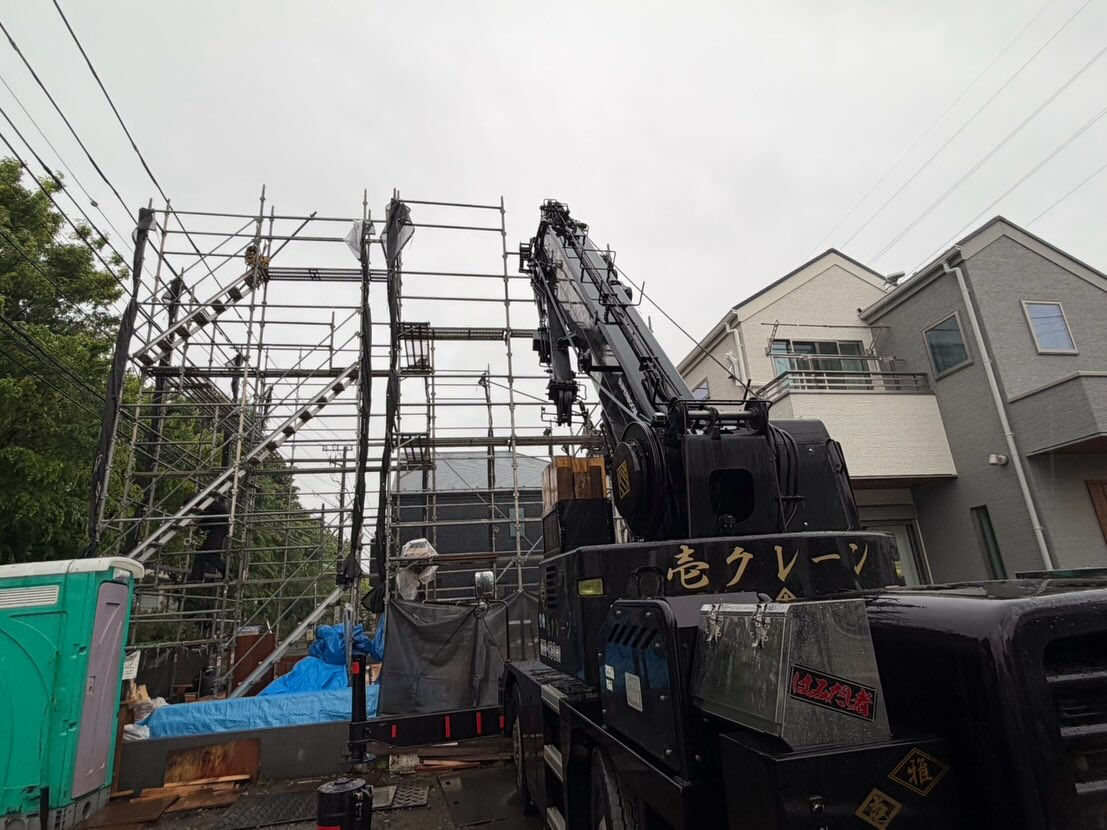 木造建て方作業、モデルルーム建て方作業、防水材荷下ろし作業、