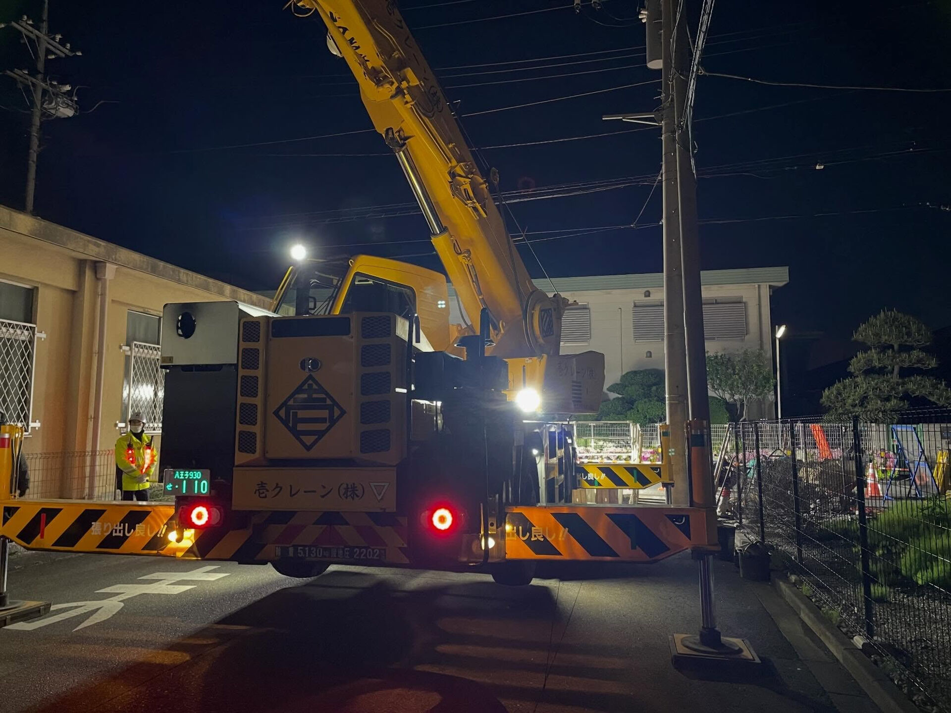 夜間ボックスカルバート据え付け作業、