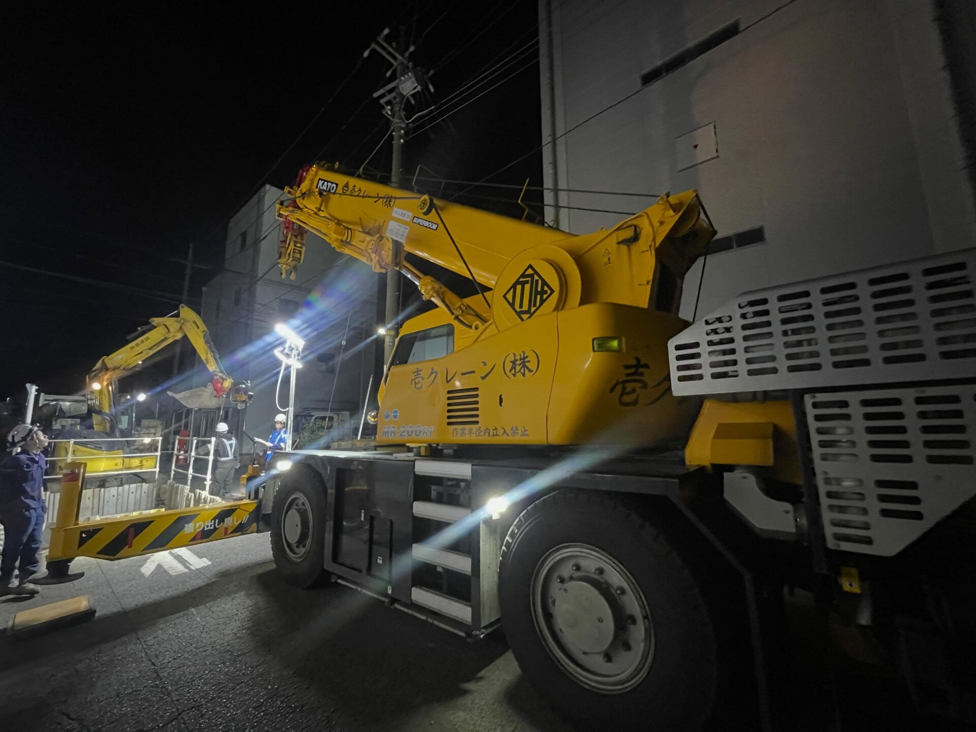 夜間カルバート据え付け作業、ポンプ交換作業、墓石揚重作業、モ